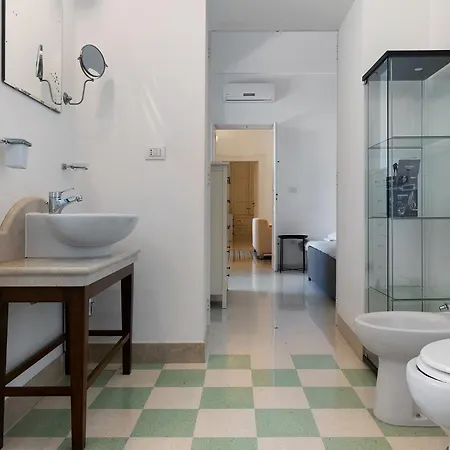Luciana Villa *